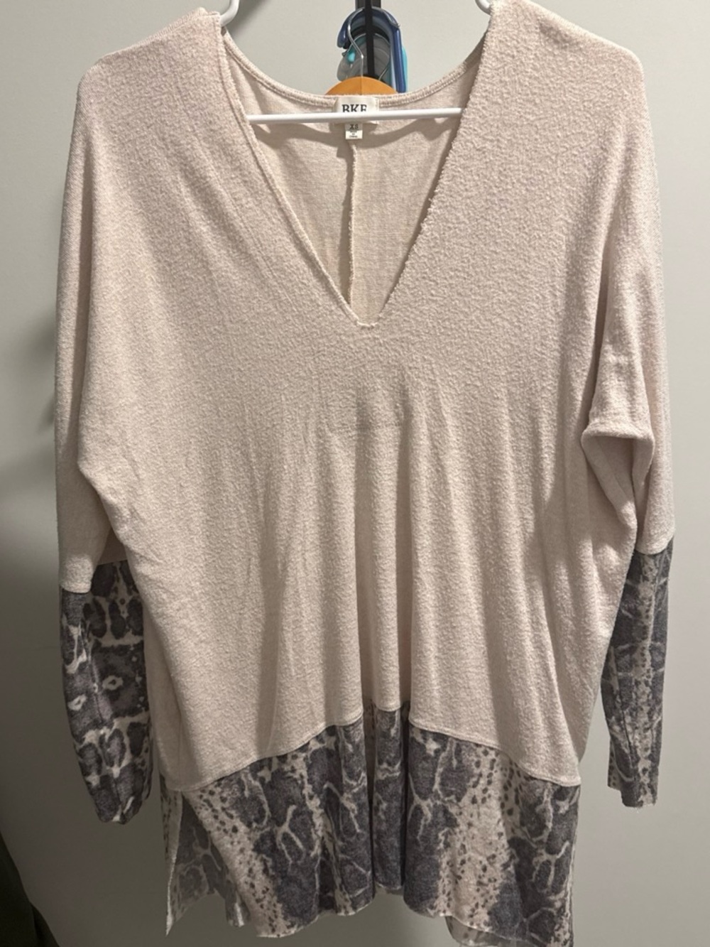 BKE Cream V-Neck Tunic with Gray Leopard Hem